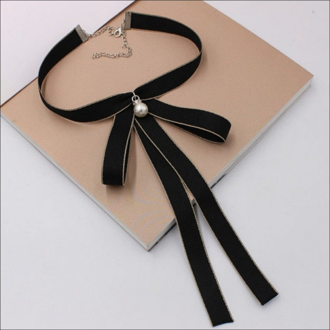 Dainty Bowtie (3 colours)